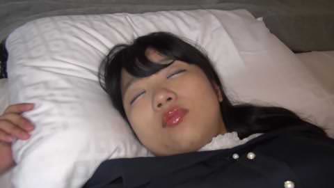 【寝ている女性への悪戯動画】 会社の飲み会で意識を失うほど酔っ払った新人女性をモーテルに連れ込み、全裸にして弄び、その様子を撮影！！