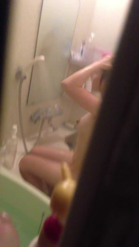 銭湯の美女たち：民家の銭湯、巨乳のスレンダーボディ