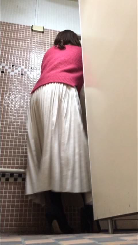 (無修正) 若くて可愛いお姉ちゃんの裸のオマンコ