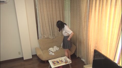 [日常生活] みんなの目の前で着替えるKちゃん