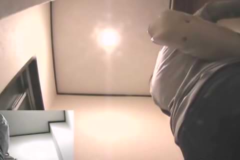 無臭。3台のカメラで撮影された洋式トイレ。第5～8巻