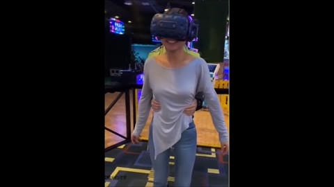 VR体験ブースでの「いたずらの始まり」編