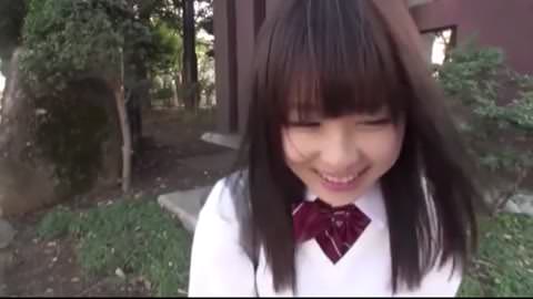 出会い系サイトの制服姿の美女