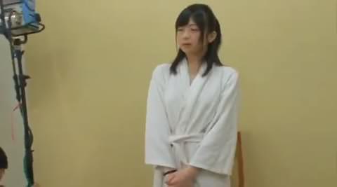 AKBの研修生、アイドル。撮影中にフェラを強要される [リアル]