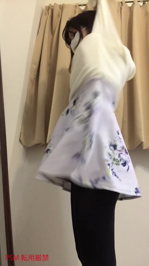 濃い毛と黒い乳首だけど、すごくエロい！！隠し撮り、友達が着替えたりトイレに行ったりする様子