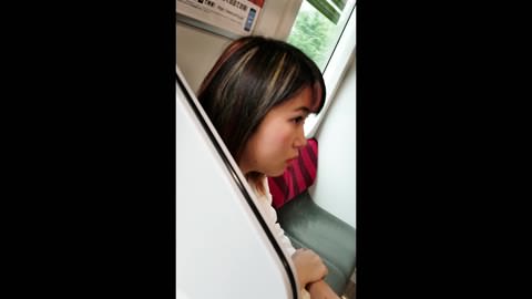 (PC/モバイル対応) 動画の中の宝物！？ バンドのボーカル？ 乳首丸出しの女の子！！！