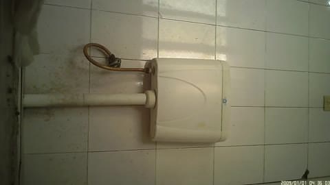 中国の女子寮：ドアのないトイレ 3