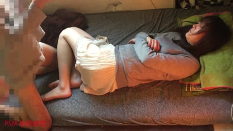 睡眠薬で深く眠っている間にレイプ！！意識のない小胸の女の子！！