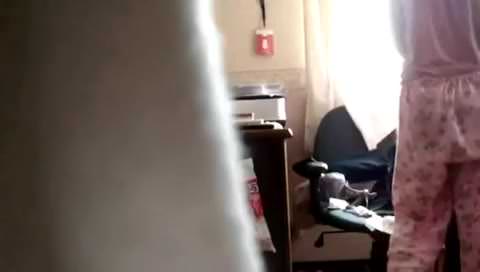 ホーム隠し撮り風動画：ふっくらしたお尻、女子高生1、妹、パジャマから制服への着替え 1404