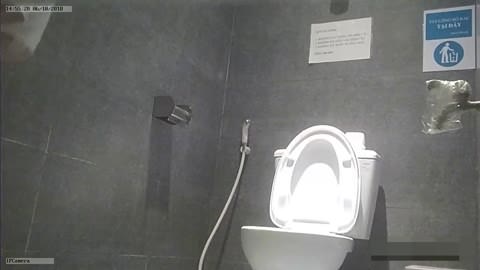 ベトナムのトイレに設置された監視カメラ 3