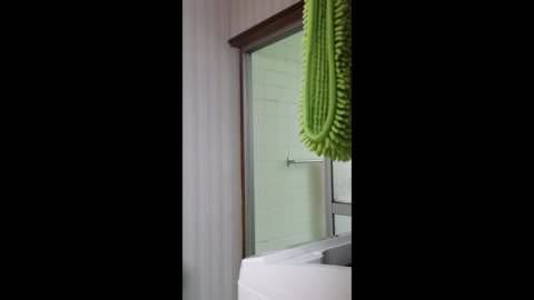 [2本セット] [自宅隠し撮り：娘が浴室で脱ぐ様子を撮影] [超レア！母娘がスパで脱ぐ] 1606