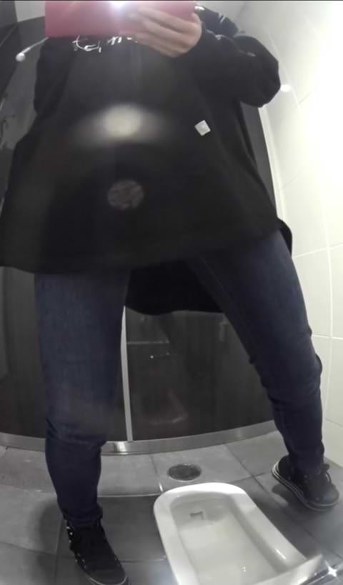 巨大ペニスのケイちゃんとお尻を弄る女の子が帰ってきた 68-73