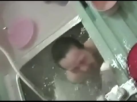 浴室盗撮 — 捕まった — 「あああ」約7人