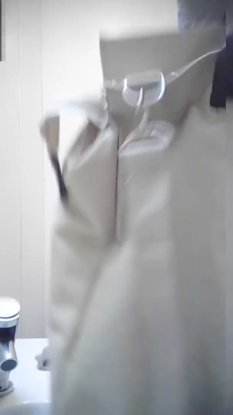 トイレでのリアル隠し撮り 3