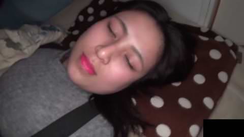 巨乳で乳首が垂れ下がった女の子との夢の中での戯れ