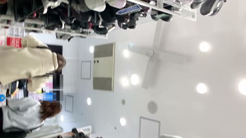 #30 [前編] 現代の女子高生の信じられないほど刺激的な白いパンティ、写真ブースで撮影する様子を覗き見。