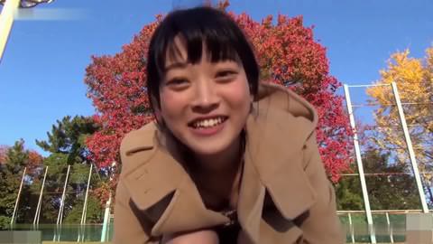 可愛い女子学生が野外で絶頂する様子を自ら撮影