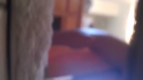 洗面台の角に身を寄せながらオナニーする妹