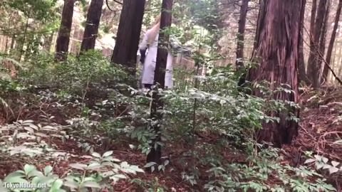 【野外露出】野外セックスが大好き～親友の妹を年上の仲間と山へ連れ出し、野外でセックス～