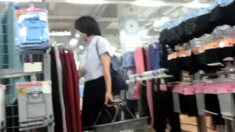 美人の優等生が制服に着替える。美しい胸と裸の身体