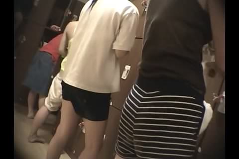 平日でも賑わう銭湯 8