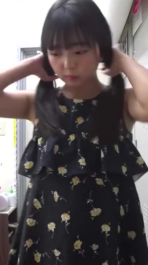 面接に来た女子高生の着替えをライブ配信☆