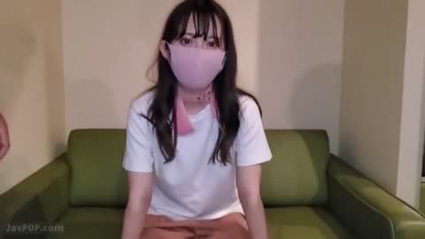 [無修正] パトロン探し中の高慢な娘が、3本のチンポによる乱交で洗礼を受ける！