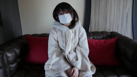 [無修正] パイパンでメガネをかけたオタクロリ ☆ 可愛い美女がコンドームなしでオジサンとセックス