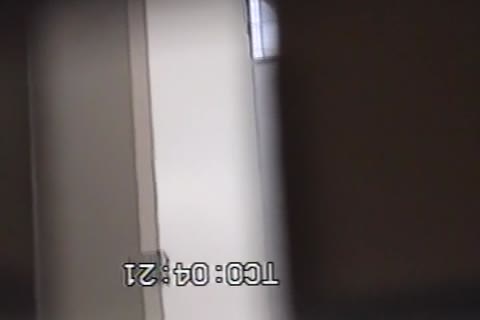 無修正：公衆トイレでの追跡、暴露覚悟 2