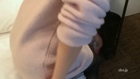 [素人動画 / 着替え] 黒いタイツを脱ぐ