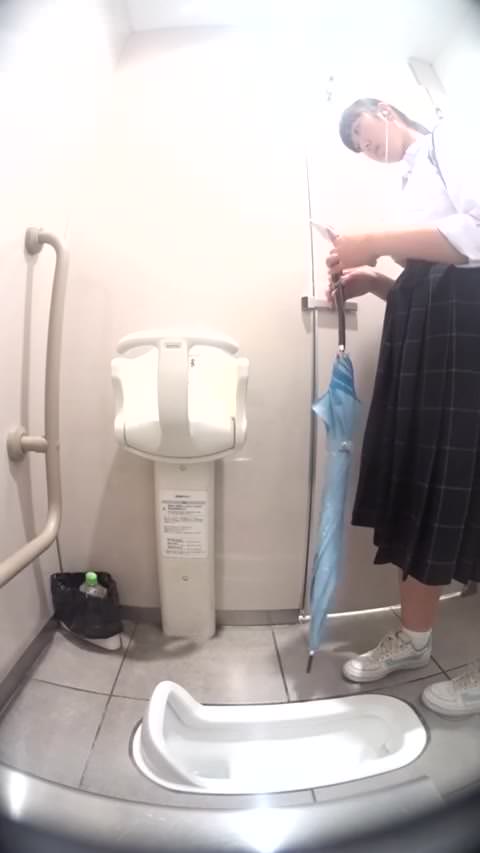 美人のCが排便中