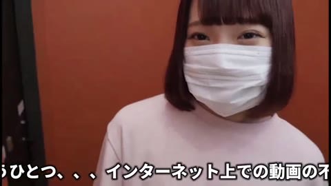 好奇心と絶頂：パイパンのおまんこを持つ小柄な白人娘