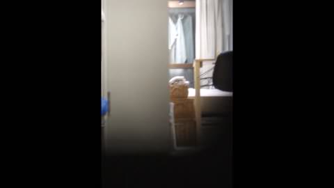 パイパンのお洒落なOLが、アップで弾力のあるお尻を披露