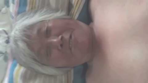 [プライベート動画] [無修正] カメラに収められた：中国出身の白髪混じりの80歳太ったおばあちゃんの剃毛マンコに中出しする生セックス！