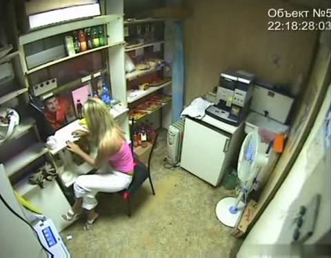 モスクワの防犯カメラに捉えられた20代カップルのセックス… [37分]