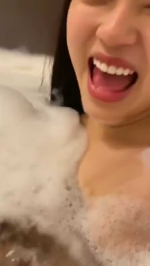 女子高生の親友同士で泡風呂タイム☆