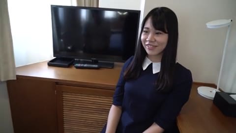 [生、素人] 口を十字に結んだチャーミングな女の子