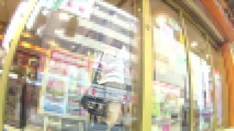 超ミニ！ 丸々としたお尻が突き出たガルJ●！