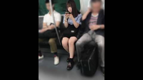 [制服女子高生] サカサンポ No. 034。アイドル女子高生の弾力あるお尻 [顔出し]