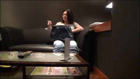 生。セックスだけを求めている女性と、秘密の言葉を忘れてしまうサドマゾヒストの男性。