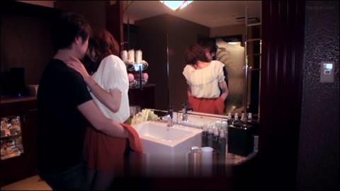 ノーカット：巨乳のスレンダーな少女、強い依存症で、すぐに抱きつく