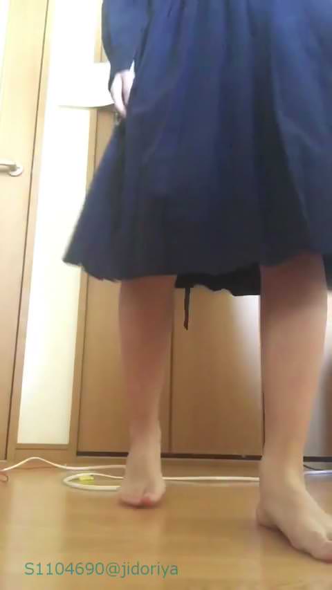 【C3】アニメオタクのリンちゃん、制服を脱ぐ、パイパン、小さなおっぱい