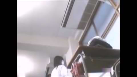 「おいおい、乳首見せてよ、ハハ」、「わかった、こっち来いよ、ハハ」。教室での着替え撮影 [2012年]