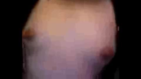 [普通のスマホで撮った自撮り] 黒髪のアニメオタクが自宅でオナニー、大声で喘ぐ♪