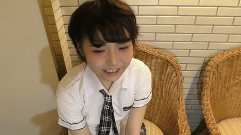 [無修正] スクールユニフォーム姿の超ショートカットロリっ子へのクリーム発射