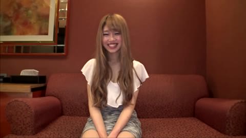 挿入されても、彼女は静かに身をよじらせ、止まることなくイッてしまう