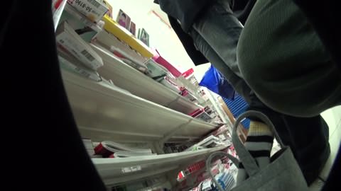 [なし] HD 美人 公共の場での放尿 リーク 1