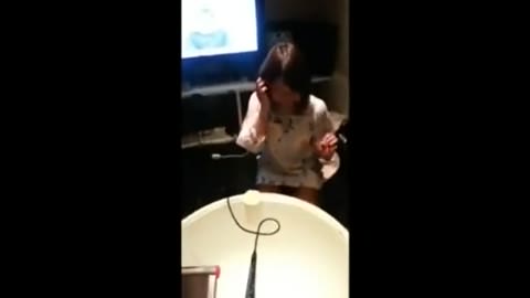 カラオケボックスでのフェラチオ