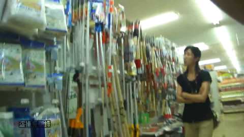 [隠し撮り] トイレ中の姉の恥ずかしい瞬間を隠し撮り 20 [興奮]