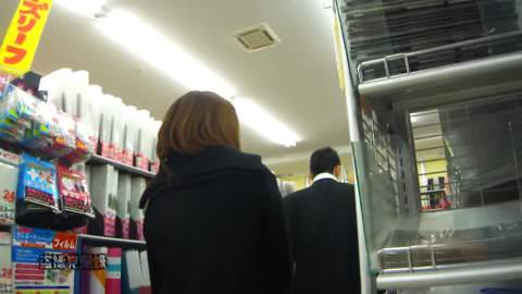 [隠し撮り] トイレ中の姉の恥ずかしい瞬間を隠し撮り 26 [興奮]